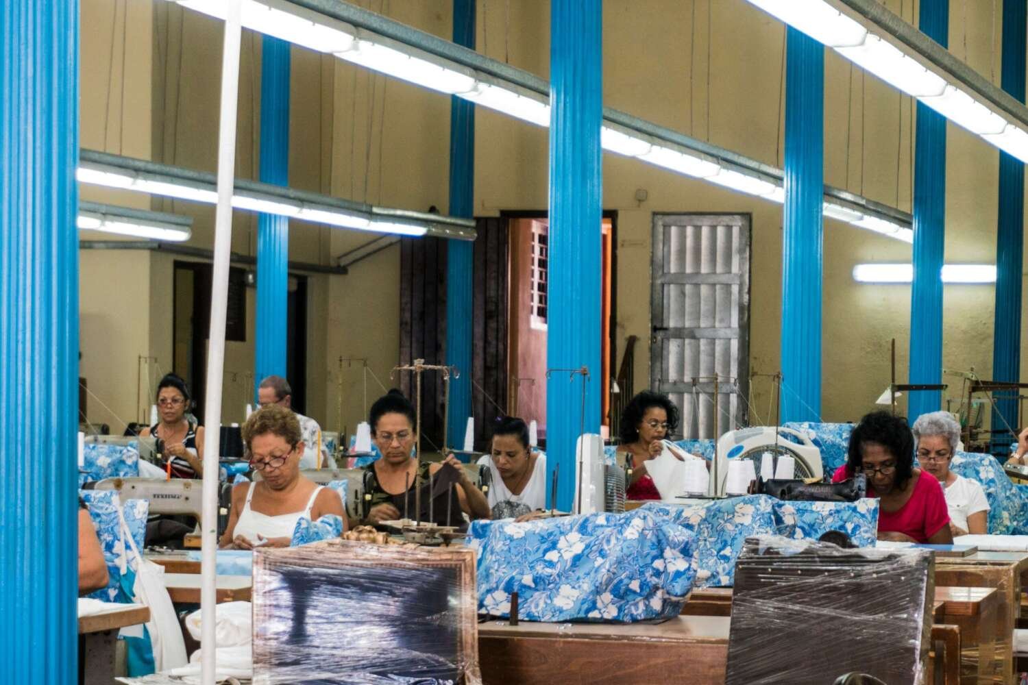 How are fast fashion brand's being sustainable and protecting garment workers?