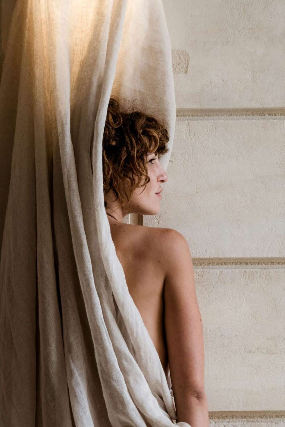Here are tips to choose a non-toxic shower curtain liner. Image: Olga Serjantu