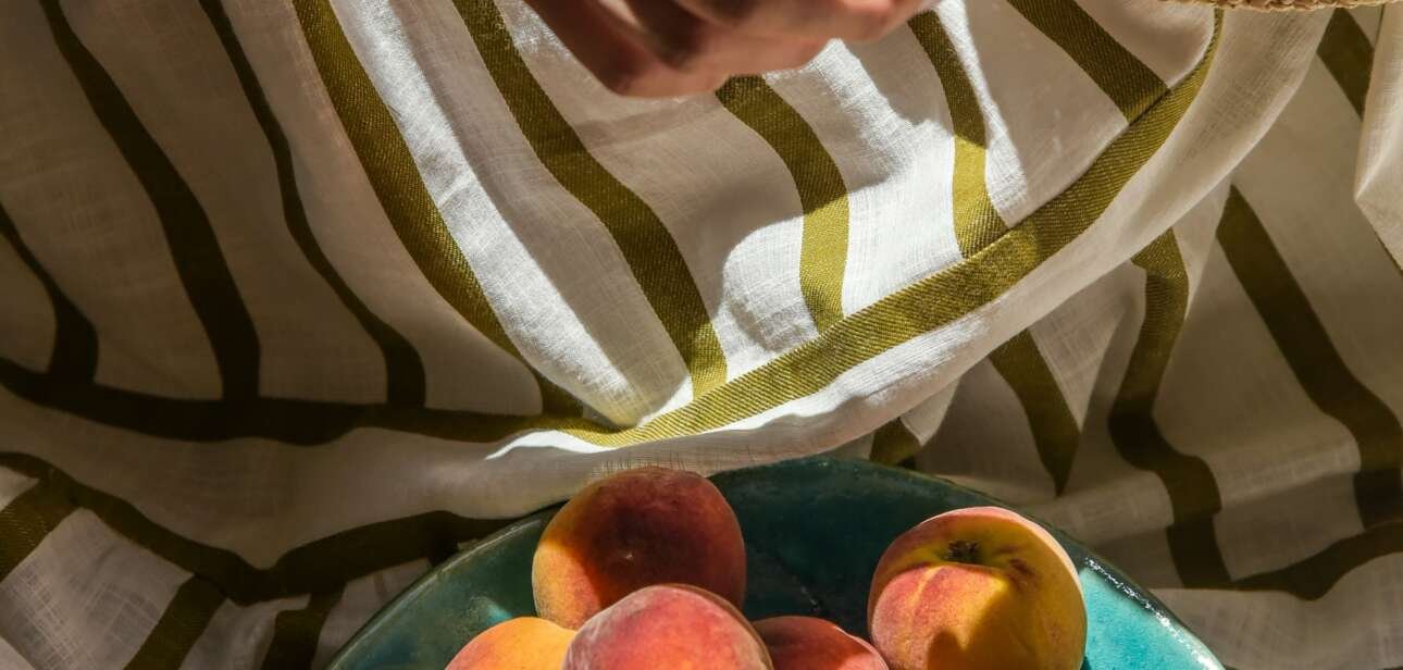 Peaches Image Amin Alizadeh
